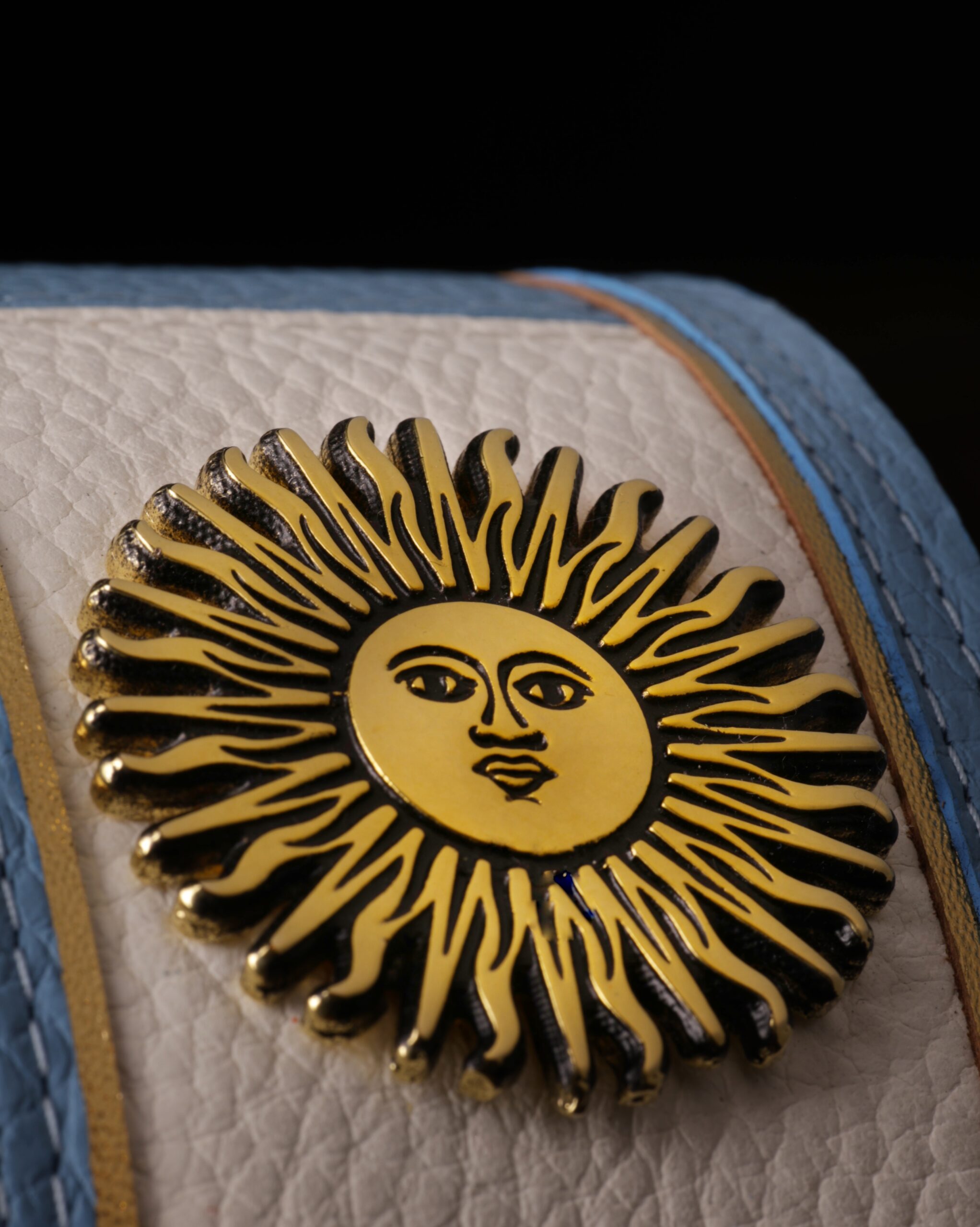 Linea Nacional Argentina. Sol de Mayo enchapado en oro 24K - Imagen 2