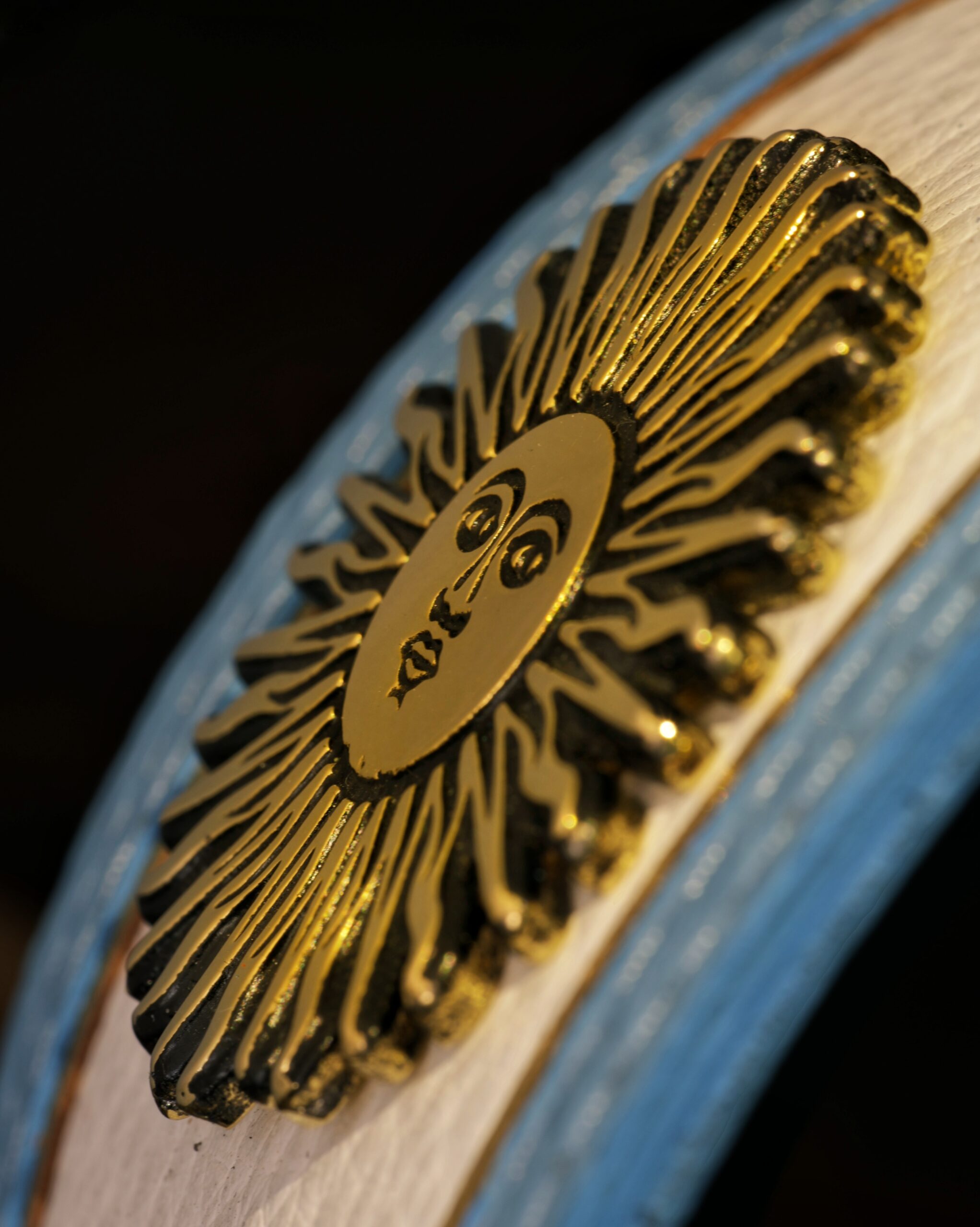 Linea Nacional Argentina. Sol de Mayo enchapado en oro 24K - Imagen 4