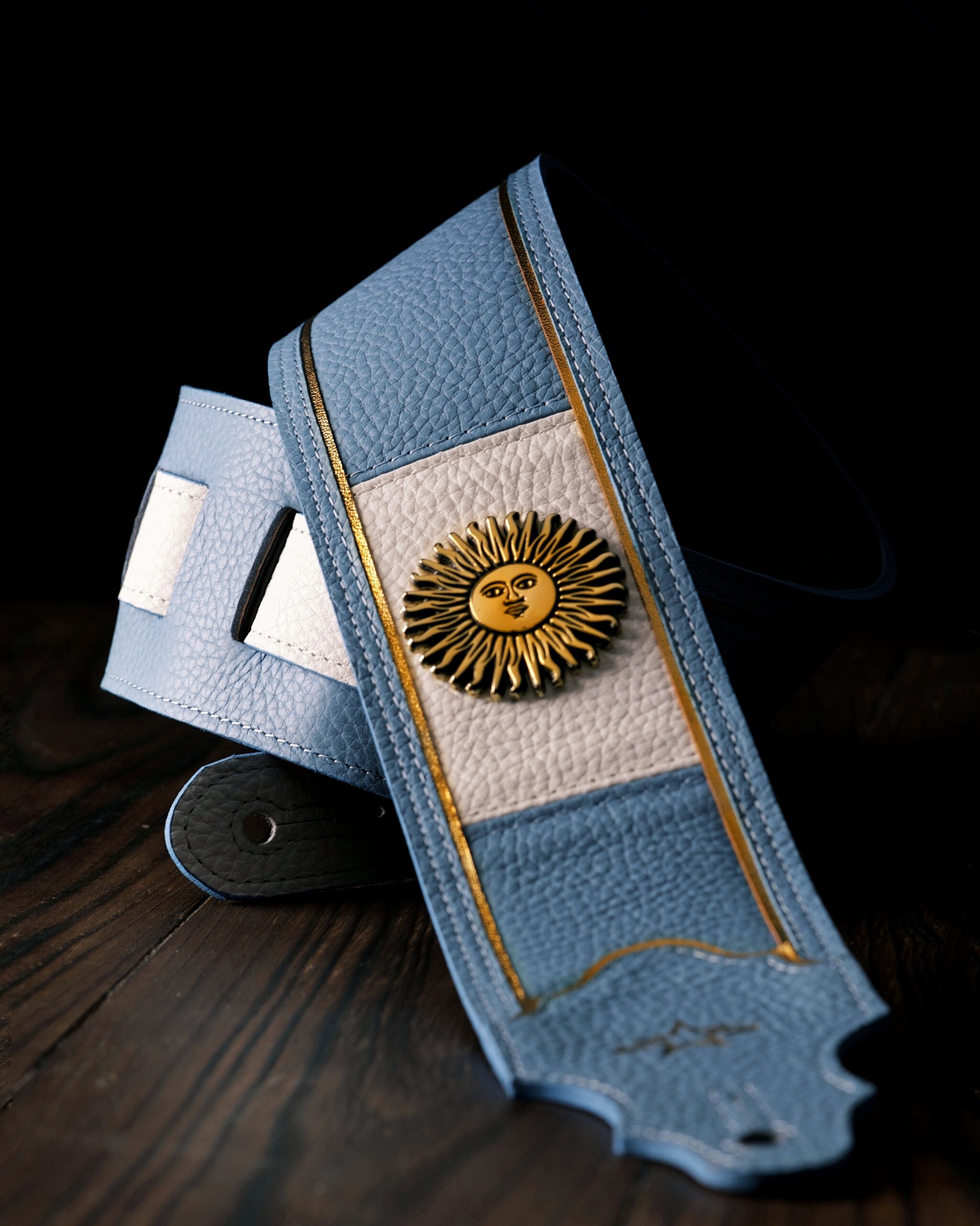 Linea Nacional Argentina. Sol de Mayo enchapado en oro 24K